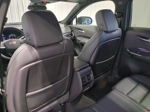 Used 2023 Cadillac XT4 Luxury w/ Cold Weather Package image 22