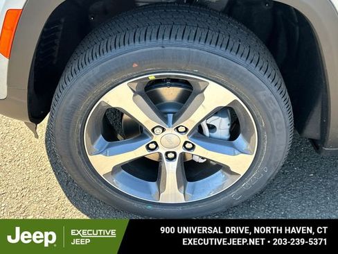 New 2025 Jeep Grand Cherokee Limited image 8