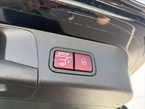 Used 2025 Mercedes-Benz GLB 250 image 21