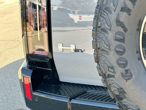 Used 2025 GMC Hummer EV 3X w/ Extreme Off-Road Package image 32