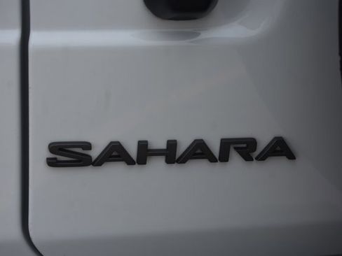 Used 2025 Jeep Wrangler Unlimited Sahara AWD/4WD image 7