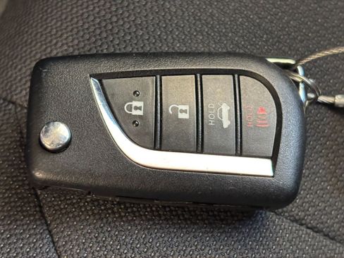 Used 2025 Toyota Corolla LE image 21