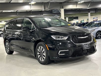 Used 2022 Chrysler Pacifica Touring-L