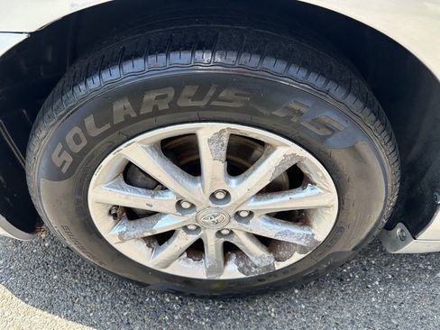 Used 2010 Toyota Camry LE FWD image 32