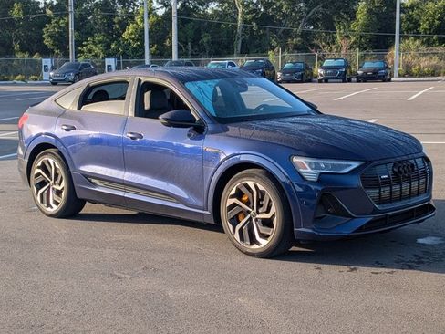 Used 2023 Audi e-tron Premium Plus w/ Premium Plus Package image 3