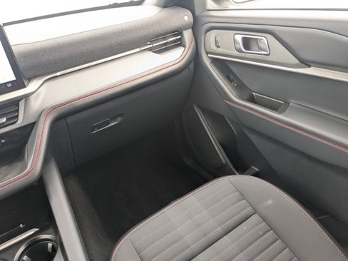 Used 2025 Ford Explorer ST-Line w/ ST-Line Street Pack image 21