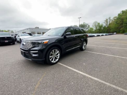 Used 2023 Ford Explorer Platinum w/ Technology Package AWD/4WD image 4