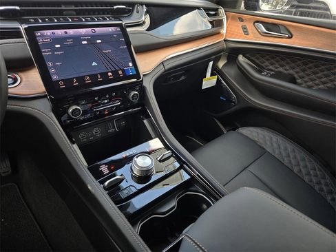 New 2025 Jeep Grand Cherokee Summit image 19