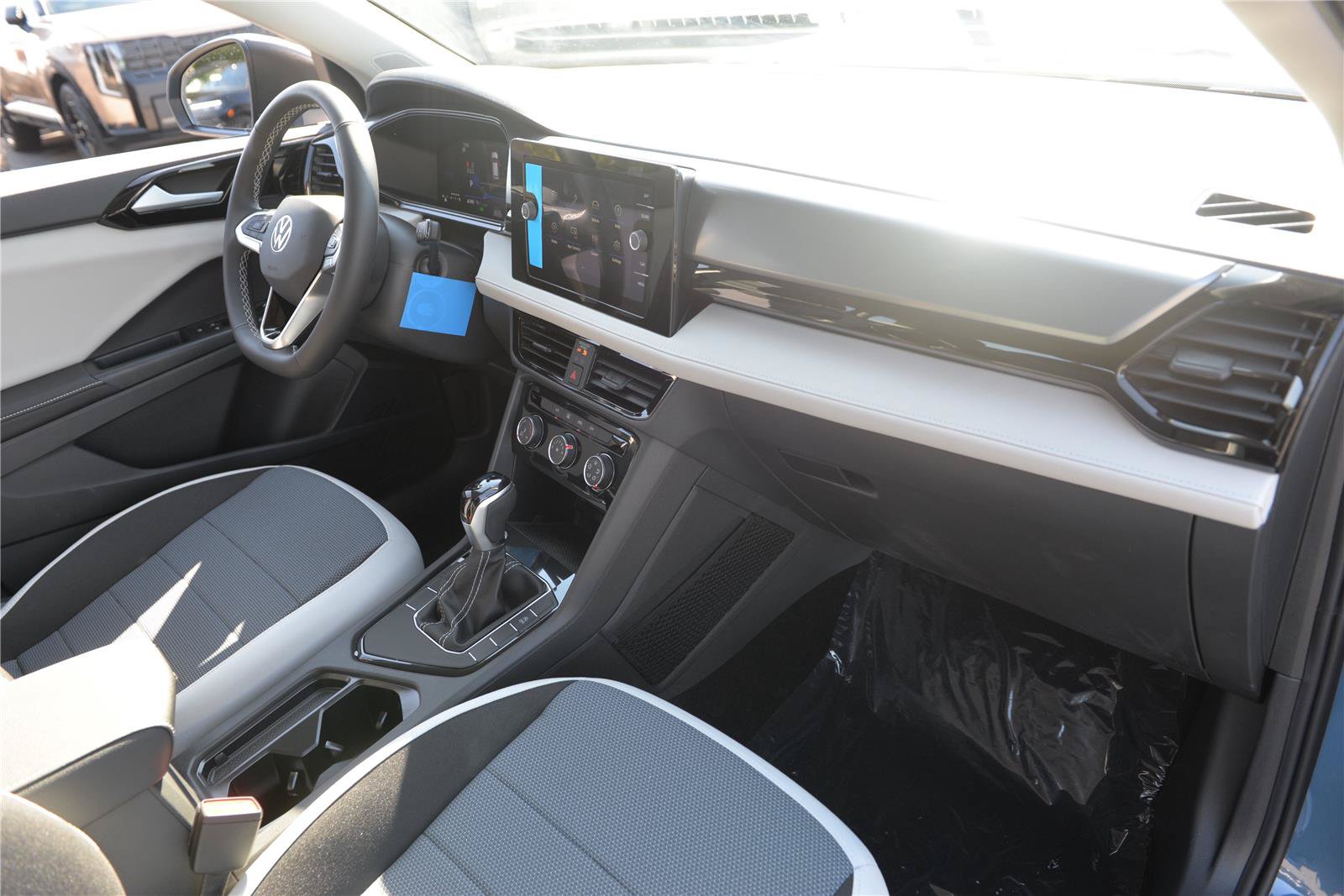 New 2027 Volkswagen Jetta SE FWD image 14