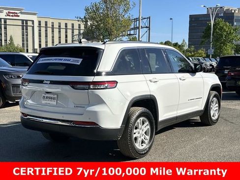 Used 2023 Jeep Grand Cherokee Laredo w/ Luxury Tech Group I AWD/4WD image 3