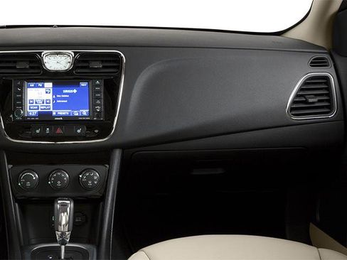 Used 2014 Chrysler 200 LX image 35