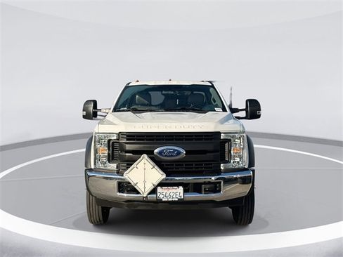 Used 2018 Ford F550 2WD Regular Cab Super Duty image 2