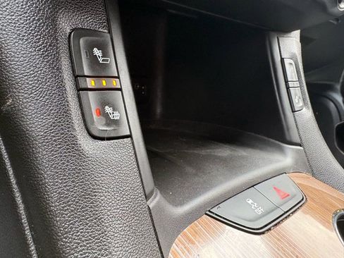 Used 2018 GMC Acadia SLE image 37