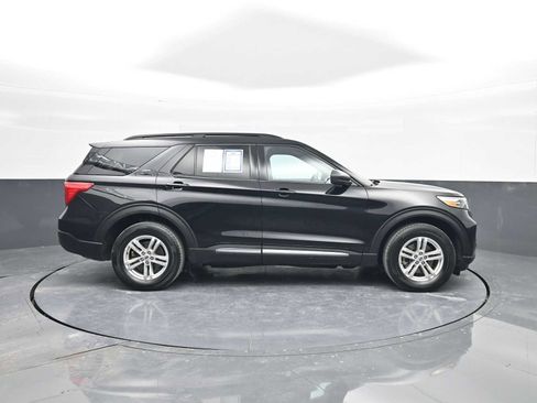 Used 2023 Ford Explorer XLT w/ Equipment Group 202A image 9