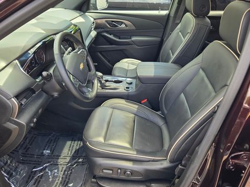 Used 2023 Chevrolet Traverse Premier FWD image 24