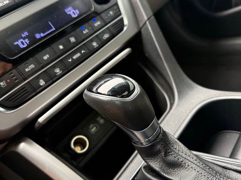 Used 2016 Hyundai Sonata Limited w/ Option Group 04 FWD image 17