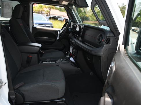 Used 2024 Jeep Wrangler Unlimited Rubicon AWD/4WD image 19