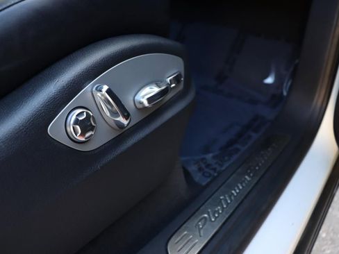 Used 2018 Porsche Cayenne Platinum Edition w/ Premium Package image 31