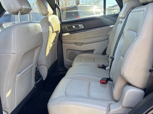 Used 2018 Ford Explorer Limited image 23