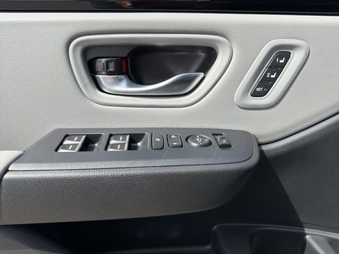 Used 2025 Honda Pilot EX-L image 11