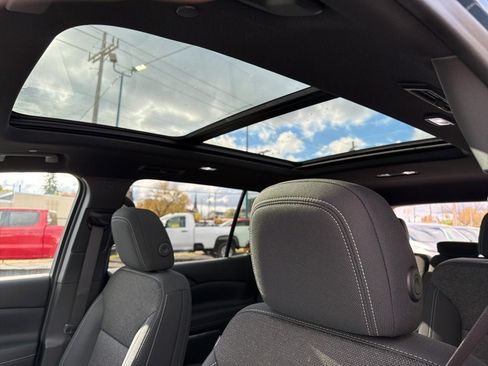 New 2026 Chevrolet Traverse LT w/ Sun and Wheel Package image 15