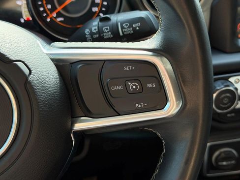 Used 2019 Jeep Wrangler Unlimited Sahara w/ Uconnect 4C Nav & Sound Group AWD/4WD image 16