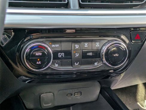 Used 2025 Chevrolet Trax LT w/ LT Convenience Package image 17