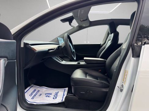 Used 2021 Tesla Model Y Long Range image 9