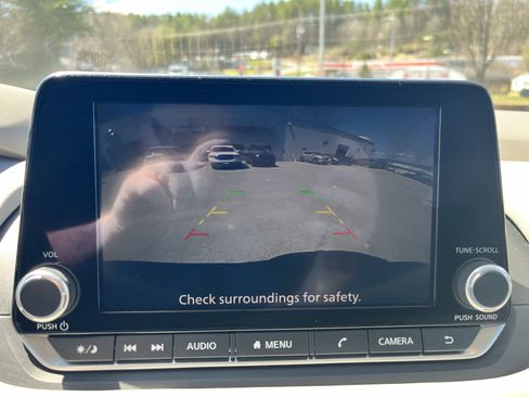 Used 2025 Nissan Rogue SV AWD/4WD image 24