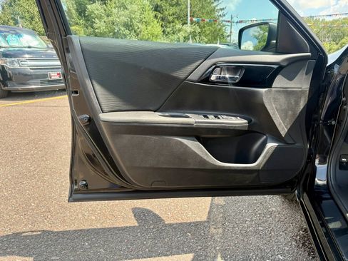 Used 2017 Honda Accord LX image 10