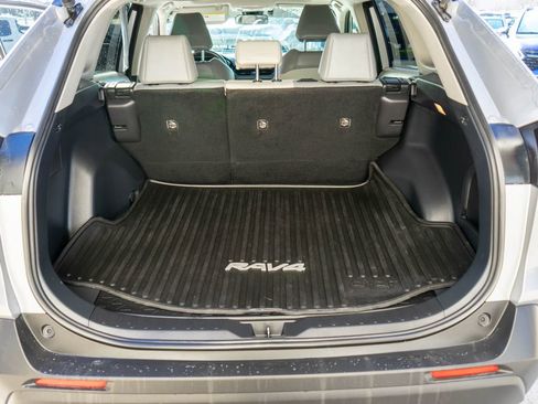 Used 2021 Toyota RAV4 XLE Premium image 31