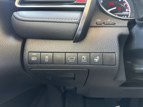 Certified 2020 Toyota Camry XLE w/ Navigation Package image 23