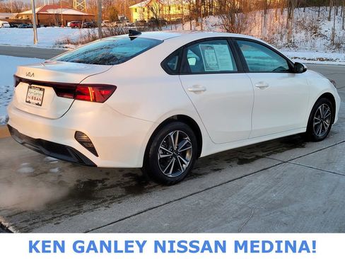 Used 2023 Kia Forte LXS w/ LXS Technology Package image 3