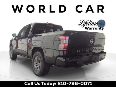 Used 2025 Nissan Frontier SV RWD image 3