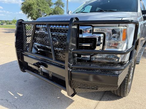 Used 2021 Ford F250 Lariat w/ Lariat Value Package AWD/4WD image 9