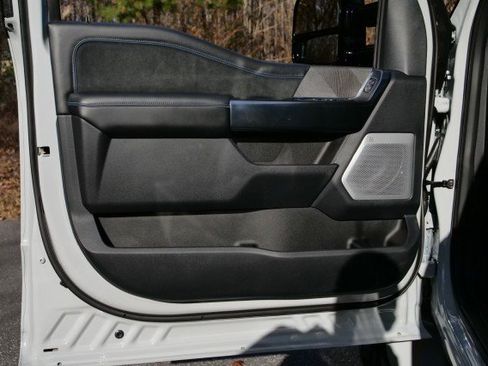 Used 2025 Ford F450 Platinum w/ FX4 Off-Road Package image 30