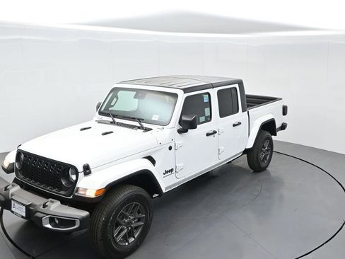 New 2025 Jeep Gladiator Sport image 46