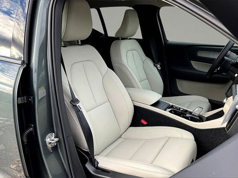 New 2026 Volvo XC40 B5 Ultra w/ Climate Package image 11