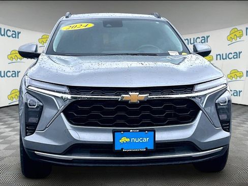 Used 2024 Chevrolet Trax LT w/ Driver Confidence Package FWD image 2