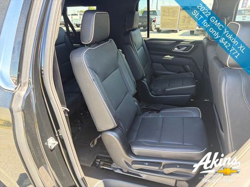 Used 2022 GMC Yukon XL SLT w/ SLT Premium Package image 19