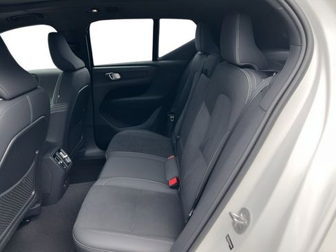 Used 2023 Volvo XC40 Recharge Ultimate AWD/4WD image 7
