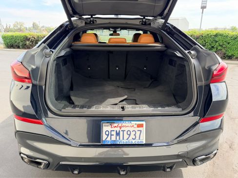 Used 2023 BMW X6 xDrive40i w/ M Sport Package image 5