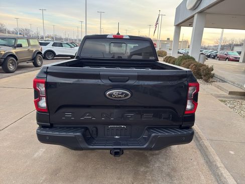 Used 2025 Ford Ranger Lariat w/ Black Appearance Package image 6