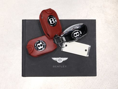 Used 2022 Bentley Bentayga AWD/4WD image 5