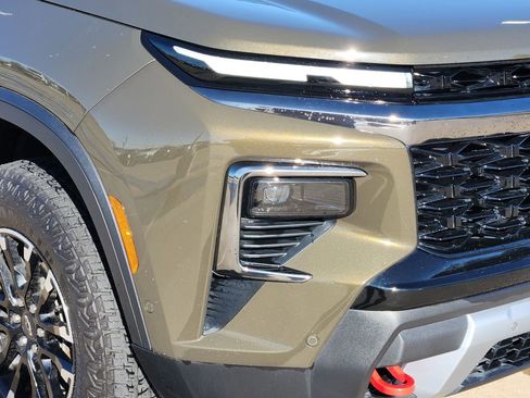 Used 2024 Chevrolet Traverse Z71 w/ Enhanced Driving Package image 11