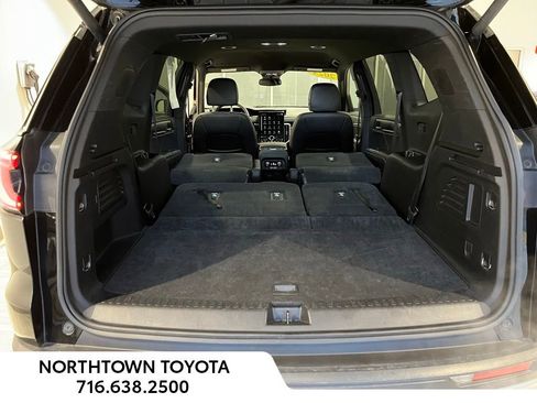 Used 2024 GMC Acadia Elevation image 23