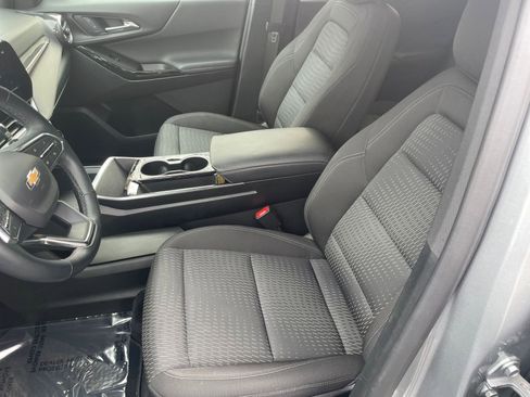 Used 2025 Chevrolet Equinox LT image 32