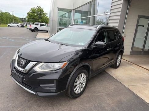 Used 2017 Nissan Rogue SV FWD image 2