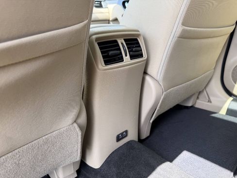 Used 2019 Nissan Rogue SV w/ Sun & Sound Touring Package FWD image 15