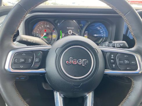 Used 2024 Jeep Wrangler Unlimited Sahara AWD/4WD image 19